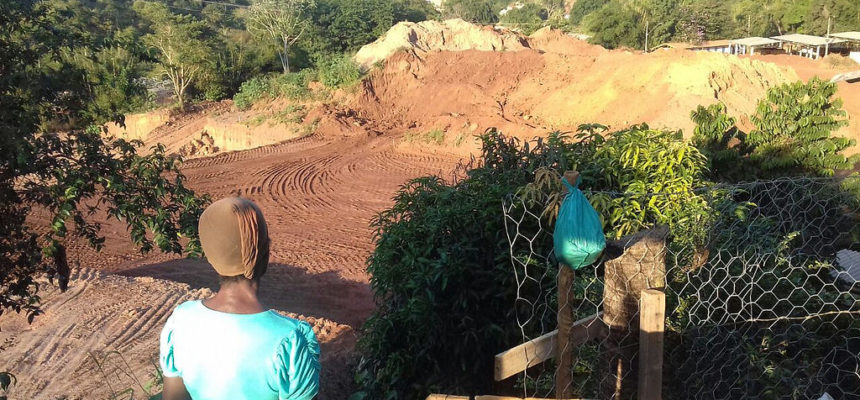 Samarco desaloja famílias 18 meses depois do crime