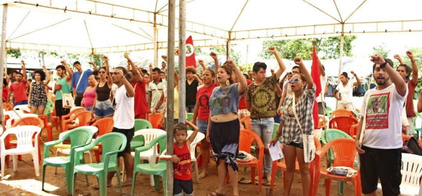 Jovens Sem Terra se reúnem na Curva do 'S' para homenagear as vítimas de Carajás