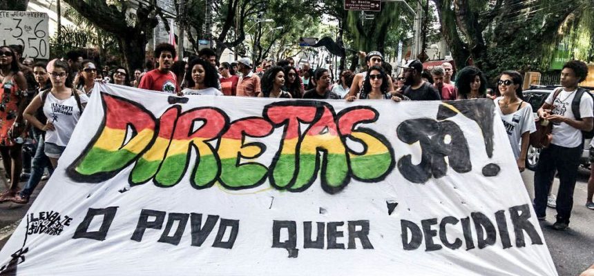 dois mil trabalhadores marcham até o Farol da Barra por Diretas Já