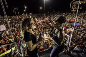 100 mil pessoas ocupam o Farol da Barra por ‘Diretas Já’