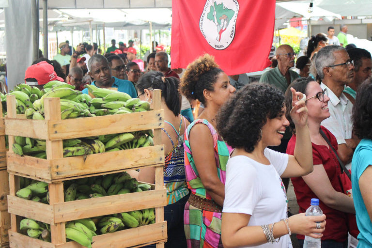 MST leva 80 toneladas de alimentos à população de Salvador