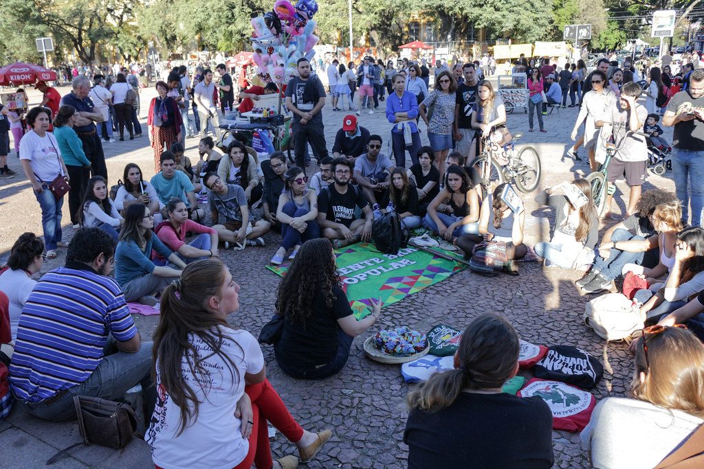 Evento reuniu dezenas de pessoas em frente ao Monumento ao Expedicionário.jpg