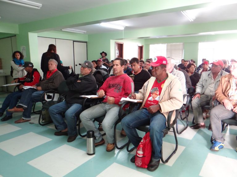 Camponeses aguardam reunião com Incra do Paraná há dois dias