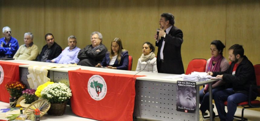 Sem Terra promovem seminário no Palácio das Araucárias para tratar sobre a Reforma Agrária no Paraná