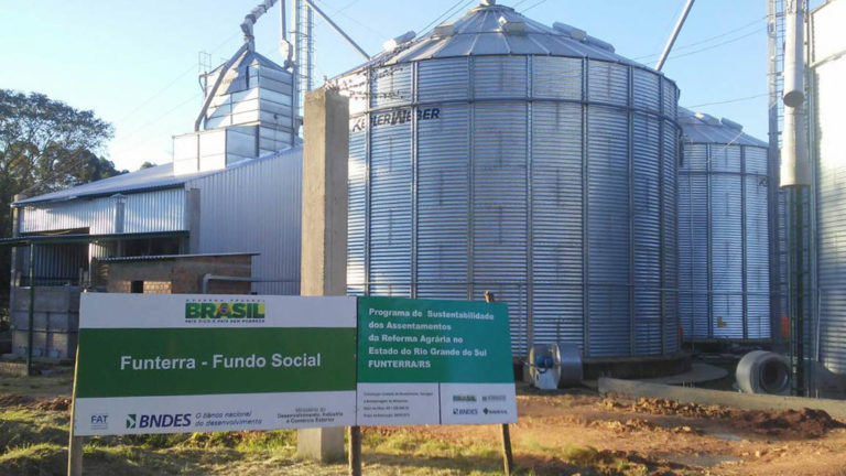 Cooperativa do MST inaugura silos de armazenagem de grãos e agroindústria vegetal