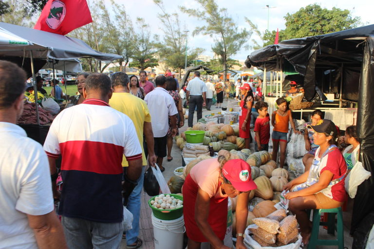 MST comercializa 458 toneladas de alimentos durante feira em Maceió