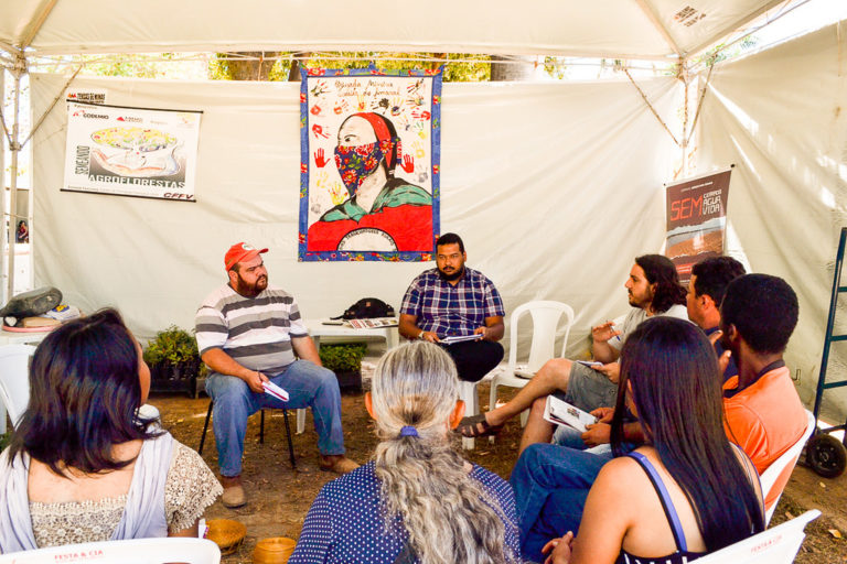 Oficina debate realidade das comunidades extrativistas do Vale do Jequitinhonha