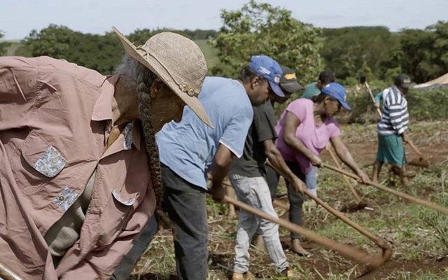 que retrata luta do MST