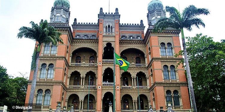 Fiocruz é alvo de censura em pesquisa sobre agrotóxicos