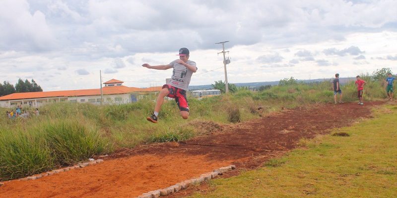 Escola Sem Terra conquista medalhas e troféus em jogos escolares no Paraná