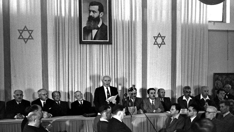 David Ben Gurion, centre, a Polish Jew, reads out what Israel called a declaration of independence on May 14, 1948. A photo of Herzl hangs in the backdrop [Reuters] 1.jpg