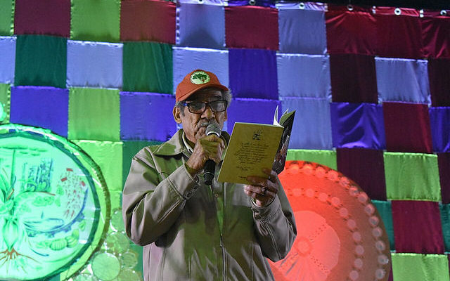 Agricultor lança livro de poesias para falar sobre resistência e a luta pela terra