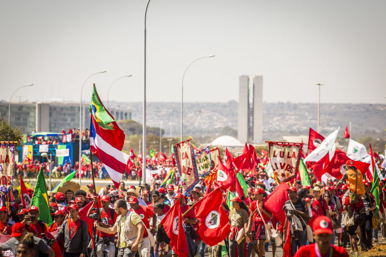 Marcha Nacional Lula Livre reúne movimentos sociais de todo o país em Brasília