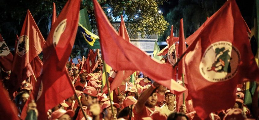 Marcha Lula Livre inicia com atos políticos