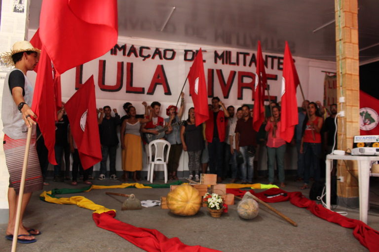 Região Sul do MST realiza curso básico de formação de militantes na Vigília Lula Livre