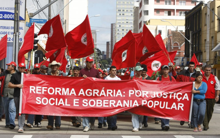 Governo Bolsonaro rasga a Constituição ao determinar  a paralisação da Reforma Agrária
