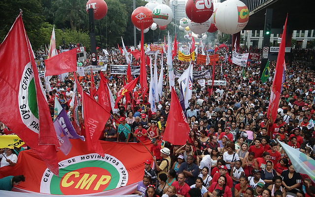 trabalhadores protestam em todo o país e preparam greve geral
