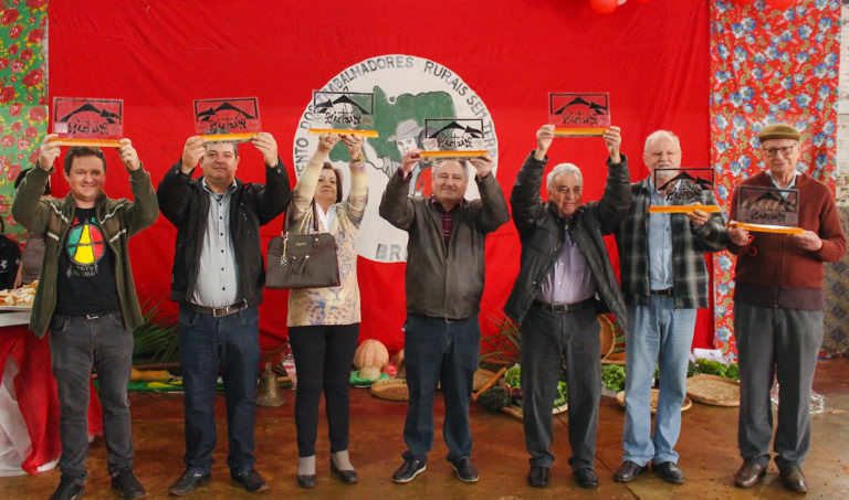 Assentados e apoiadores comemoraram os 40 anos das ocupações Macali e Brilhante