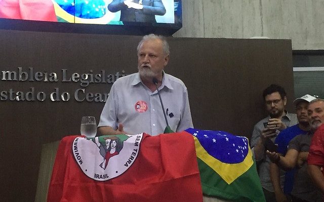 Assembleia Legislativa homenageia MST e entrega título a Stedile