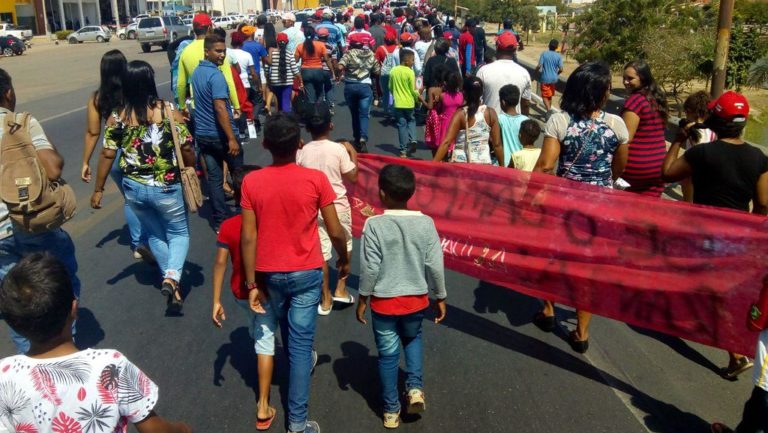 Protesto em Juazeiro (BA) traz pauta sobre mercado de trabalho e direito à terra