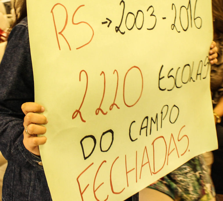 Porto Alegre sedia debate sobre educação pública e de qualidade no campo
