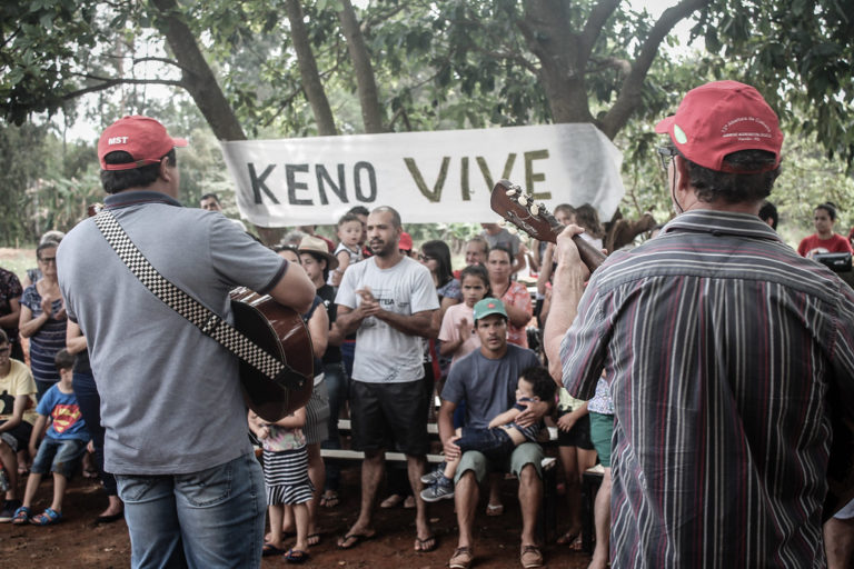 Familias e amigos do MST realizam ato ecumênico em memória ao companheiro Keno no Paraná
