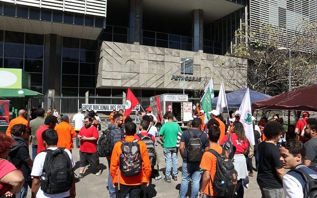 Petrobrás Greve Petroleiros FUP MST RJ