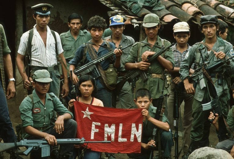 Combatentes da Frente Farabundo Martí para a Libertação Nacional (FMLN), de El Salvador; movimento completa 40 anos em 2020