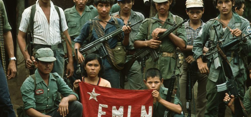 Combatentes da Frente Farabundo Martí para a Libertação Nacional (FMLN), de El Salvador; movimento completa 40 anos em 2020