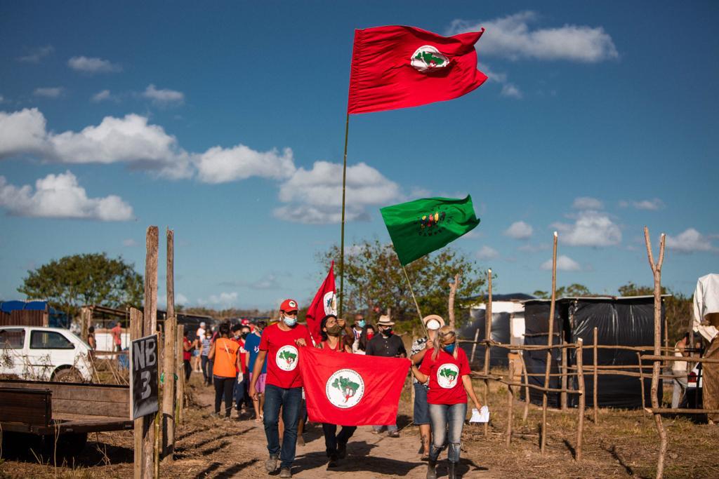 MST invade ou ocupa? Entenda como acontece a luta pela terra no Brasil - MST
