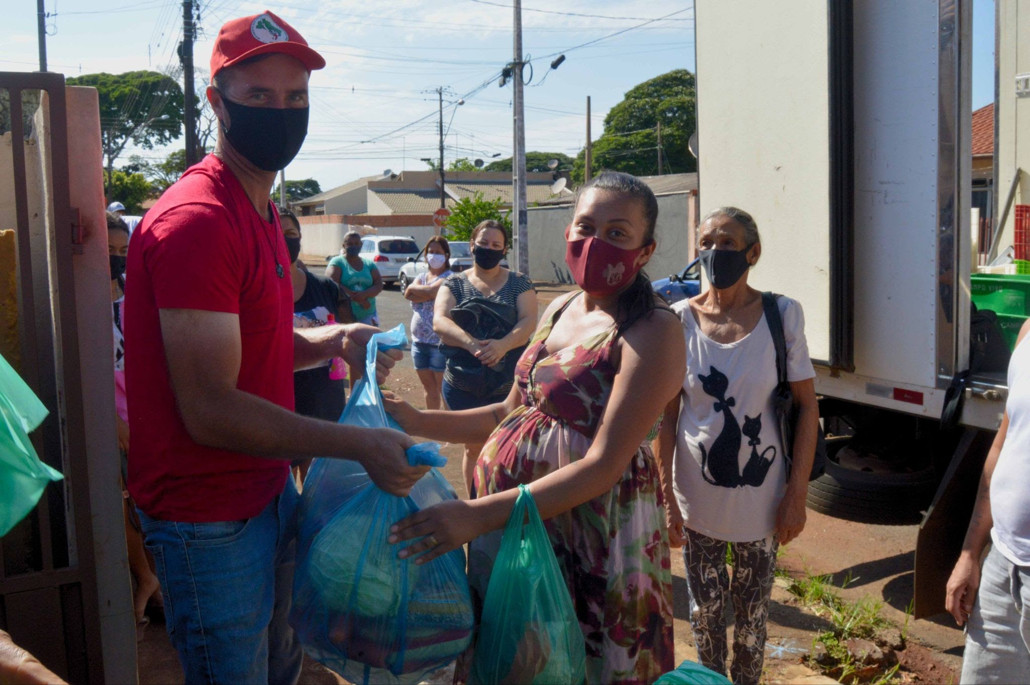 Famílias Do Mst Partilham 30 Toneladas De Alimentos Na Região Norte Do Paraná Mst 2975