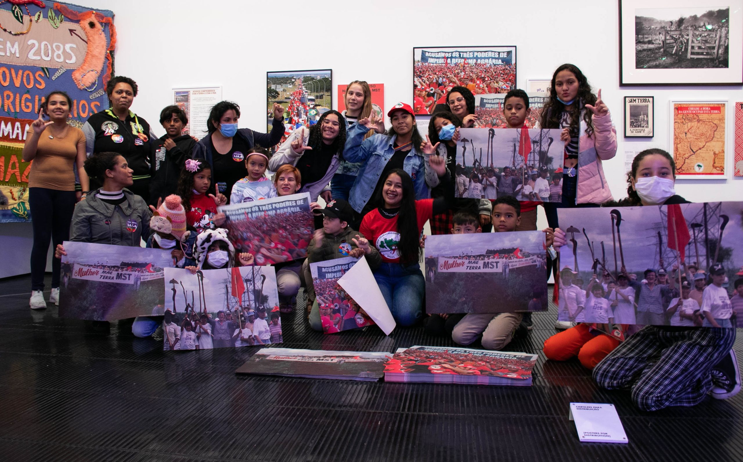Crianças Sem Terrinha visitam a exposição “Histórias Brasileiras”, no Museu de Arte de São Paulo (MASP)