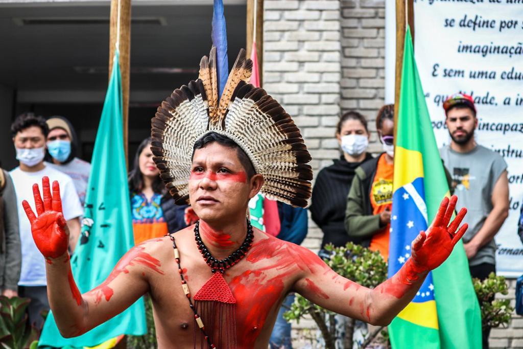 Sangue indígena LGBTI+, nenhuma gota a mais!