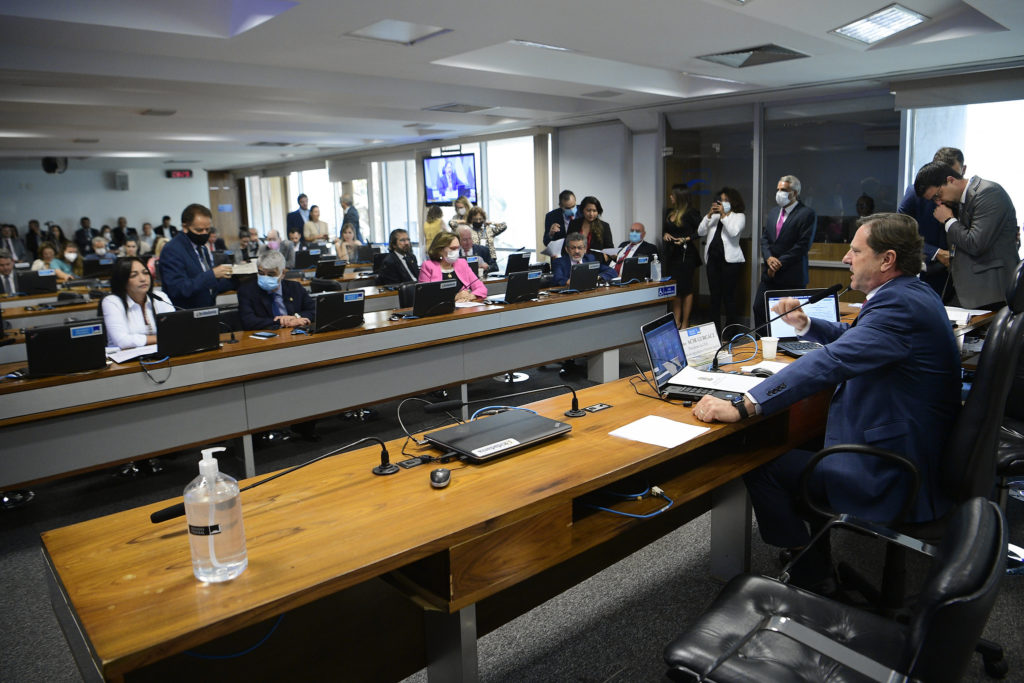 Comissão suspende votação do Pacote do Veneno