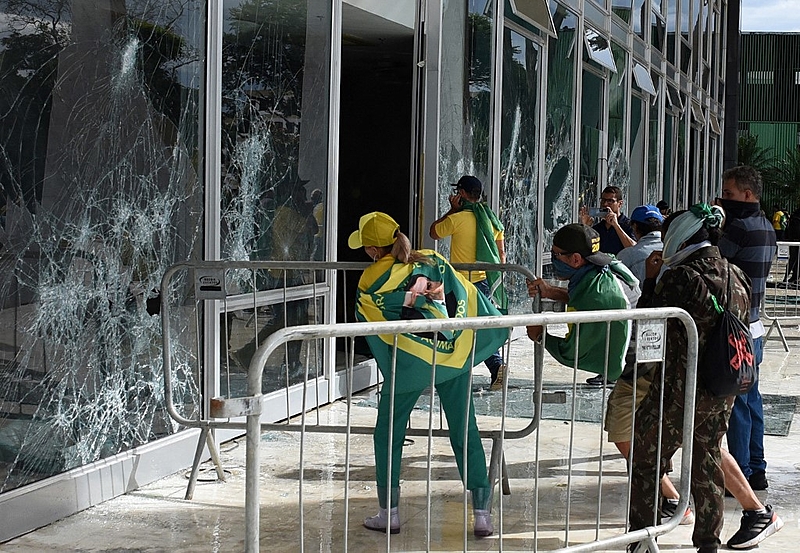 Ministério da Justiça abre canal de denúncias contra bolsonaristas que vandalizaram Brasília