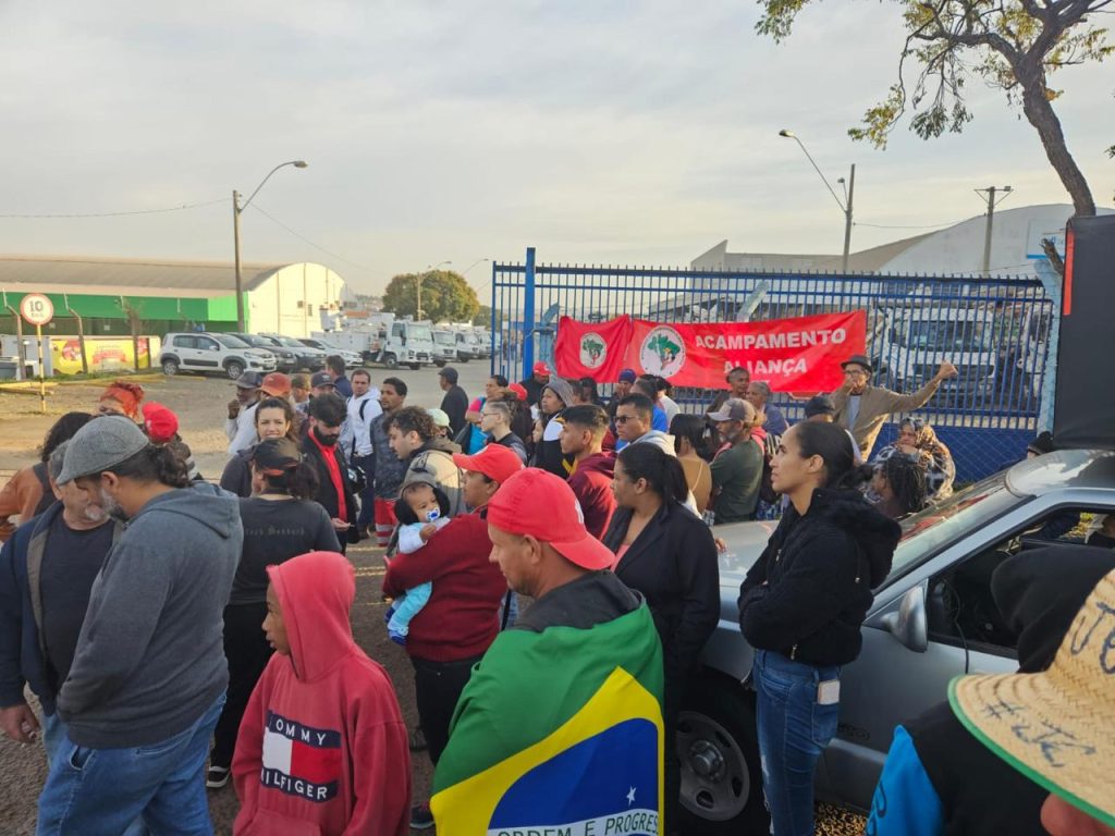 Na manhã de hoje, 26, cerca de 600 trabalhadores e trabalhadoras Sem Terra acampados em Bauru, interior de São Paulo, foram para a CPFL Energia protestar contra a falta de energia no acampamento.