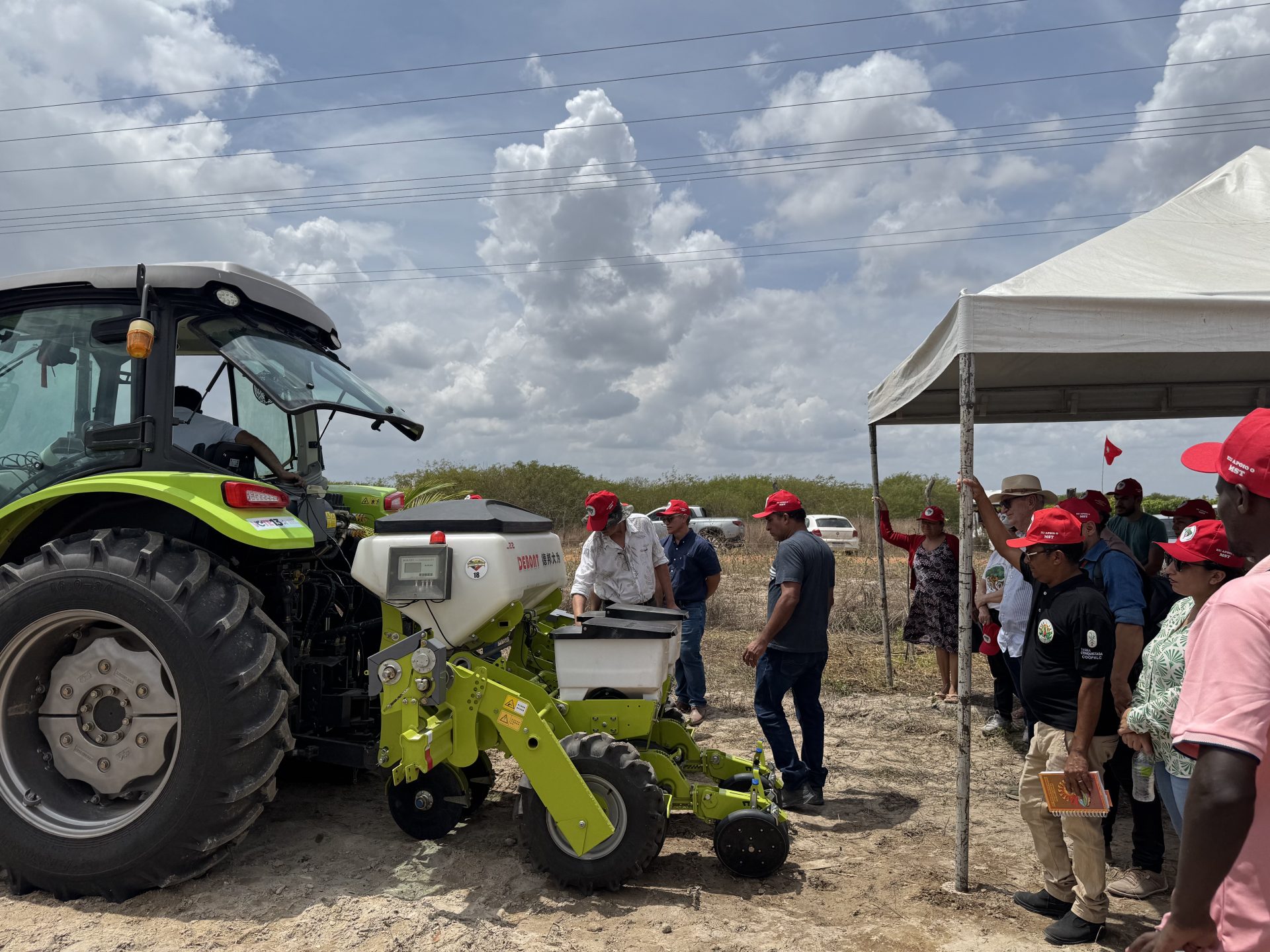 No Ceará, MST e SDA realizam “dia de campo” sobre mecanização agrícola em assentamento