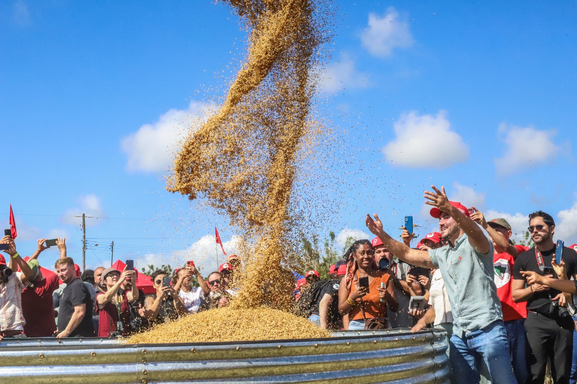 MST celebra resiliência e sucesso da agroecologia na Festa da Colheita do Arroz no RS