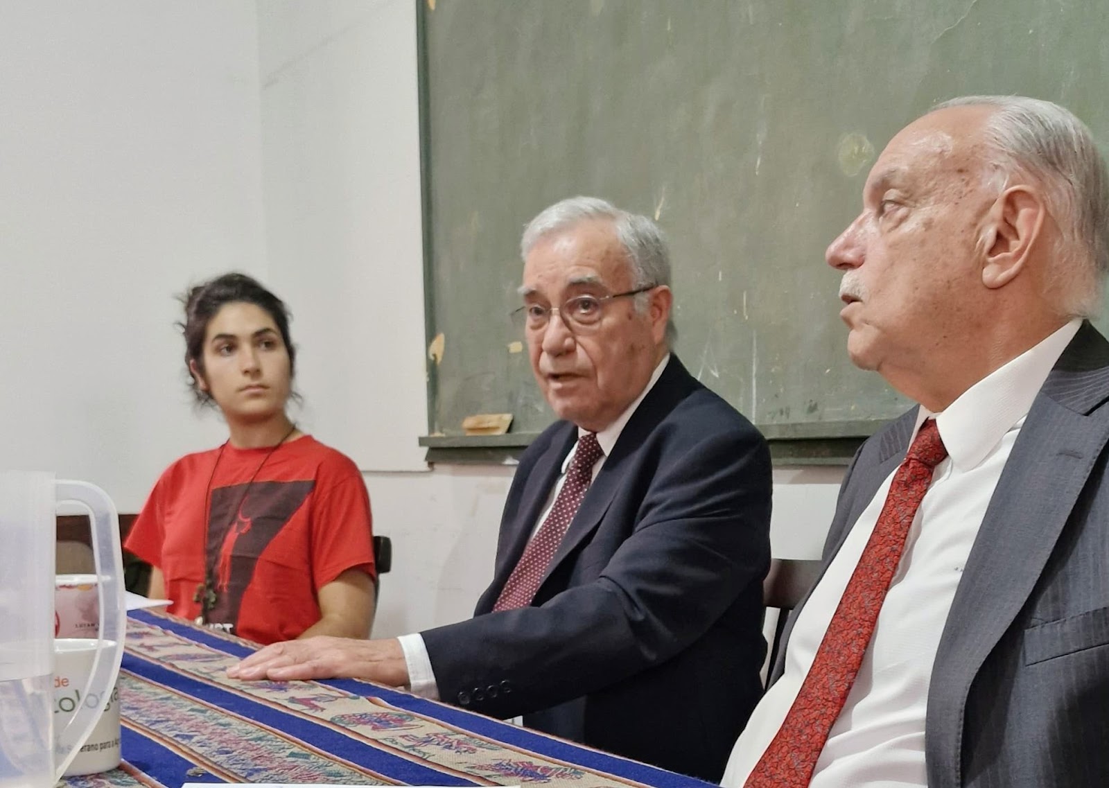 “Me sinto um de vocês”, diz jurista Avelãs Nunes em encontro com o MST no PR