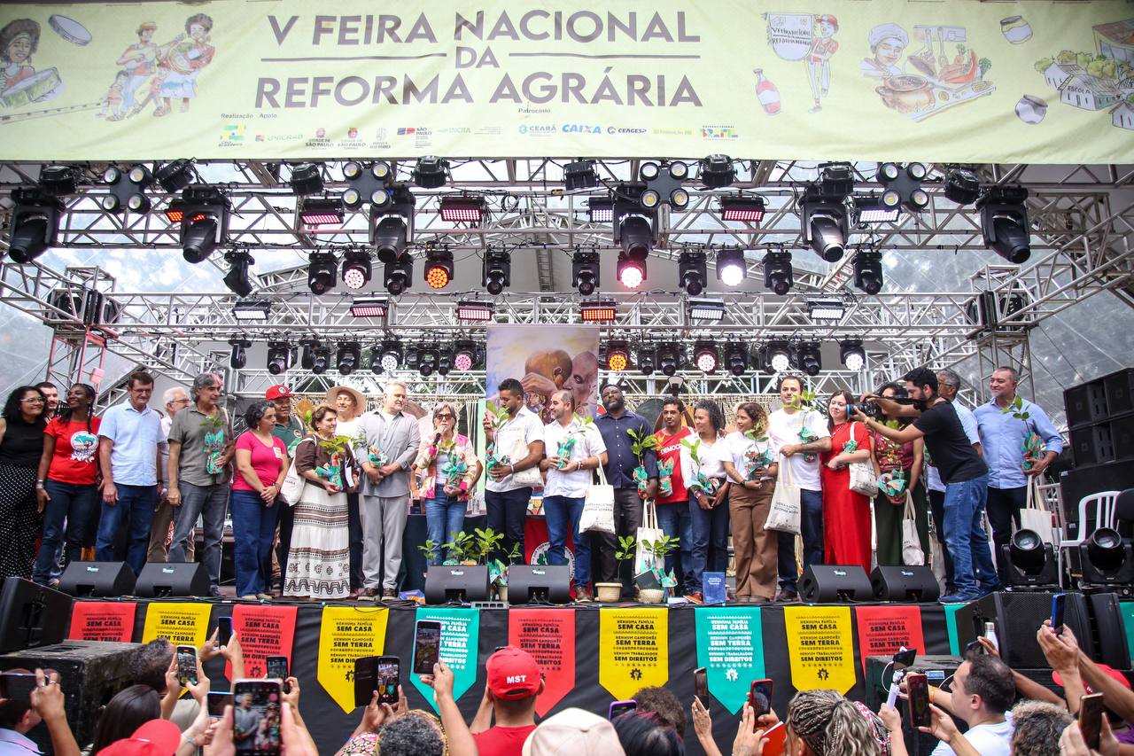 ‘MST, por favor: vença a batalha da agroecologia’, pede cientista Carlos Nobre