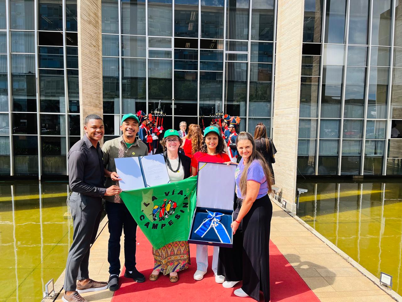 Reconhecimento à luta do campo: Via Campesina recebe condecoração no Palácio do Itamaraty
