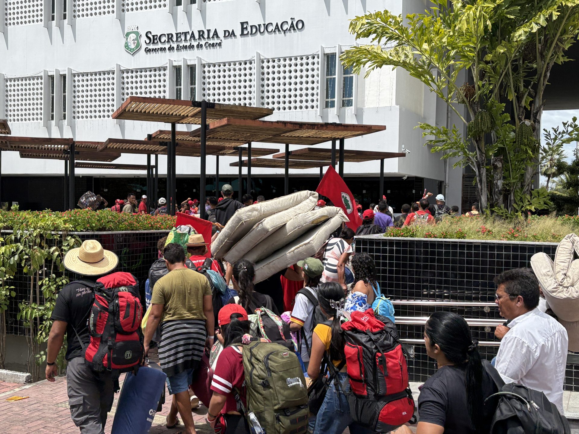 MST ocupa Secretaria de Educação do Ceará em Semana Camponesa