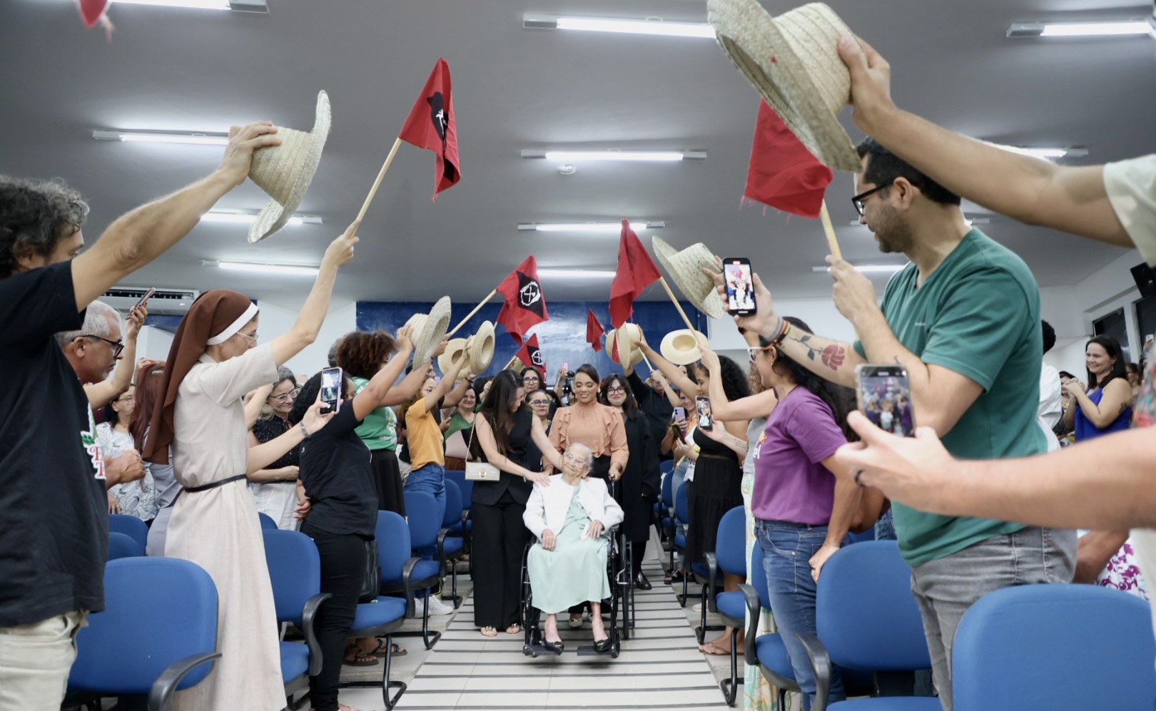 Elizabeth Teixeira recebe título de Doutora Honoris Causa pela UFPB