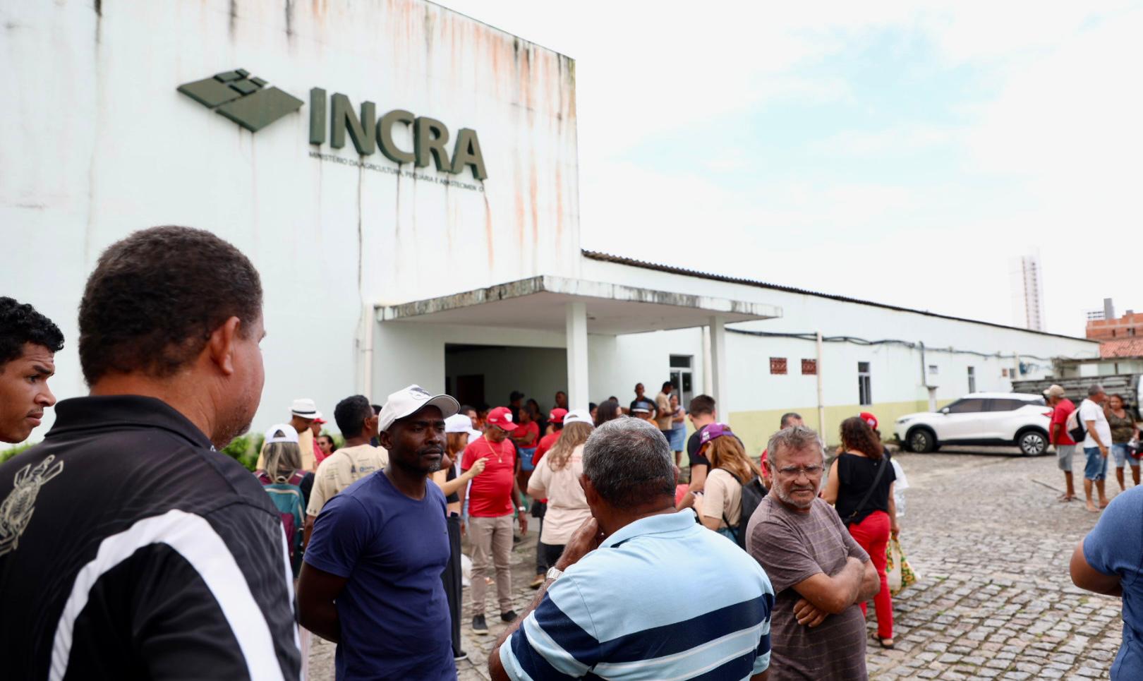 Incra é ocupado por MST, na Paraíba, nesta terça-feira