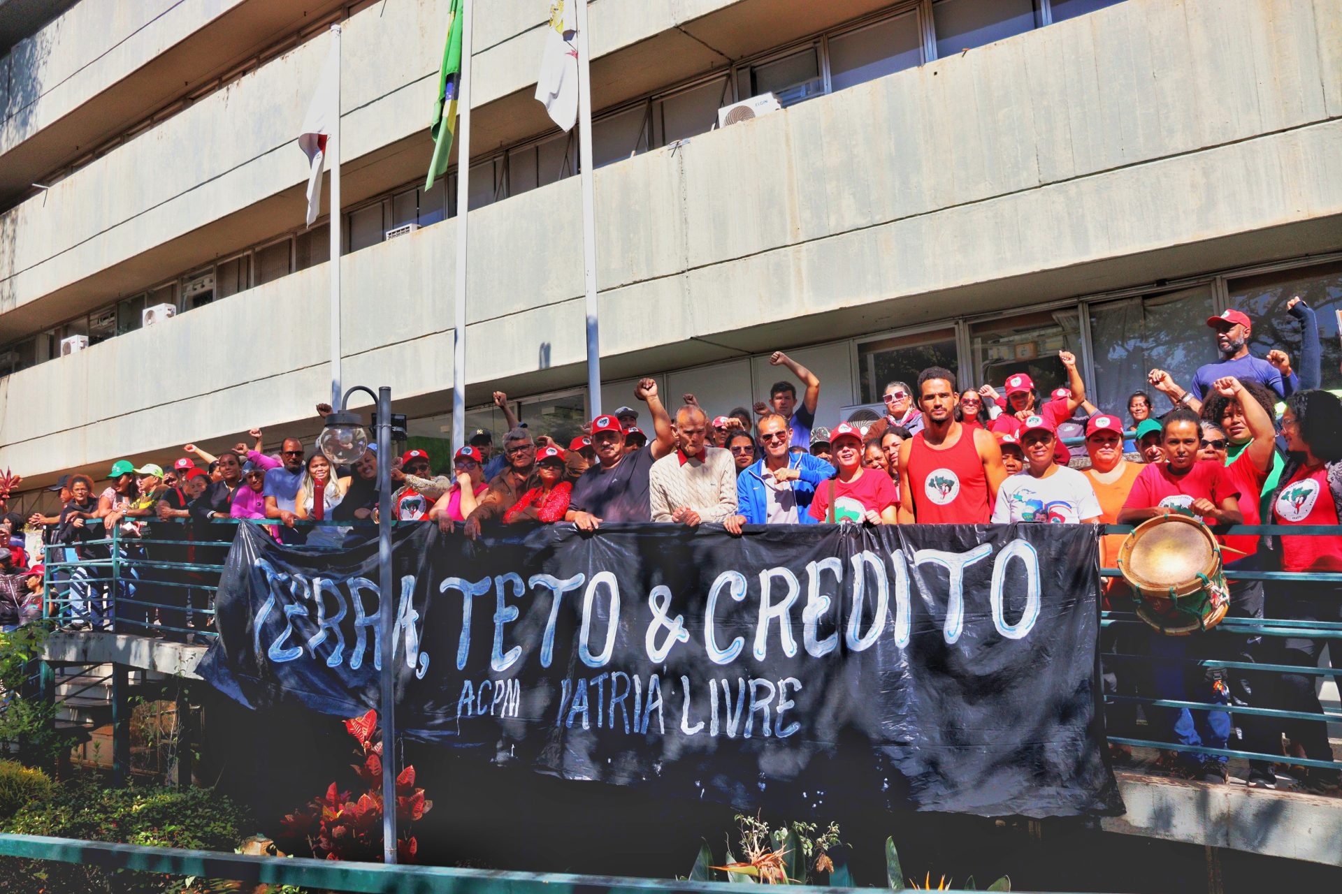 Em Minas Gerais, MST acampa no Incra para exigir Reforma Agrária