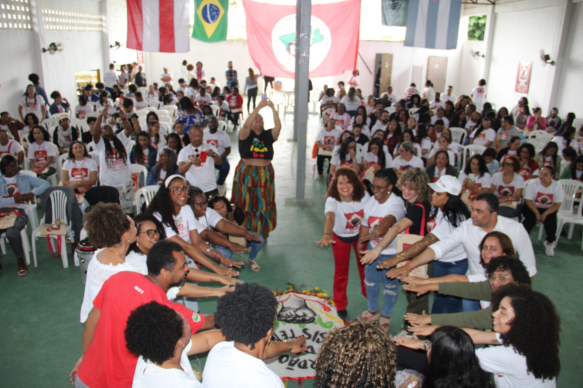 Jornada de Alfabetização de Jovens e Adultos mobiliza educadores e chega às periferias de três cidades baianas