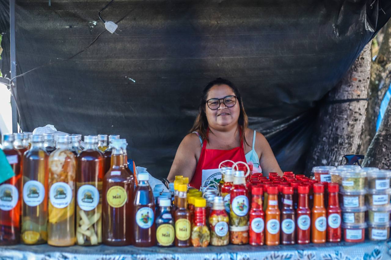 Sabores do campo: Gilvaneide apresenta suas especialidades na Feira do MST em Maceió (AL)