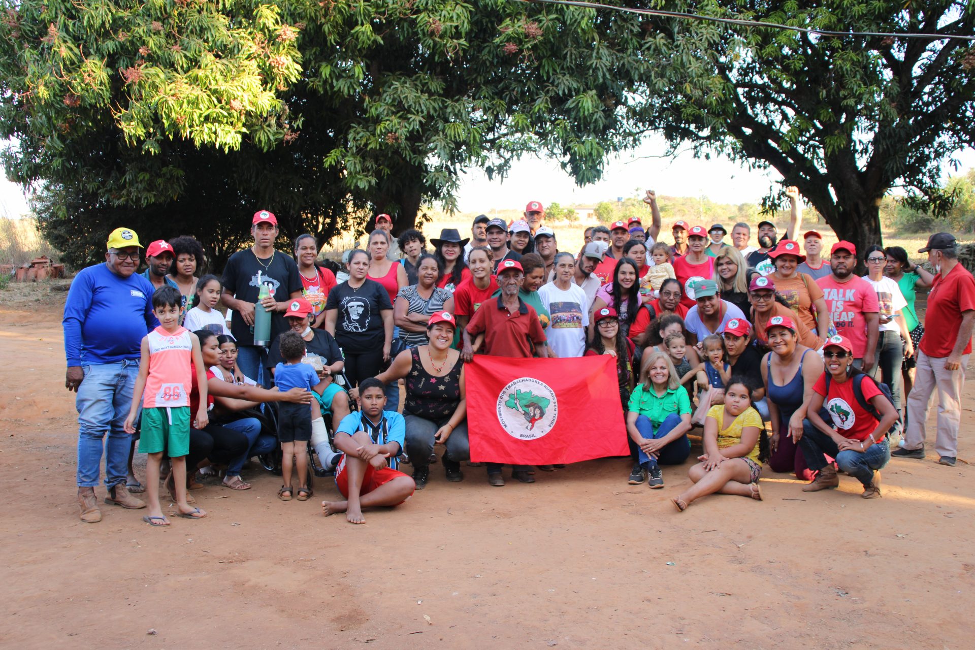 Brigada Oziel Alves da Região Centro-Oeste se solidariza com comunidade quilombola ameaçada de despejo em GO