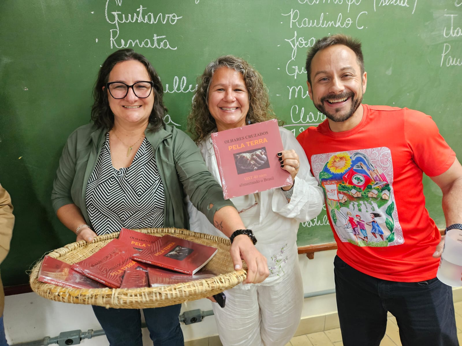 “Olhares Cruzados pela Terra”: livro narra 40 anos de história e luta do MST