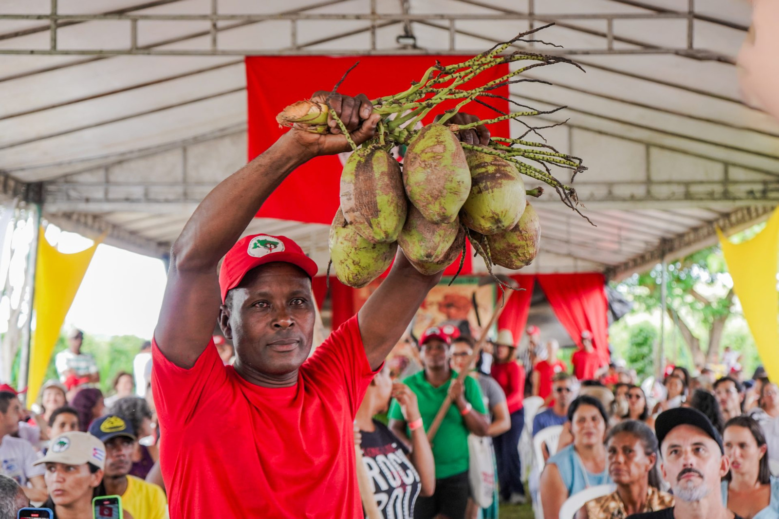 Feira da Reforma Agrária apresenta produção e cultura camponesas em Vitória (ES)